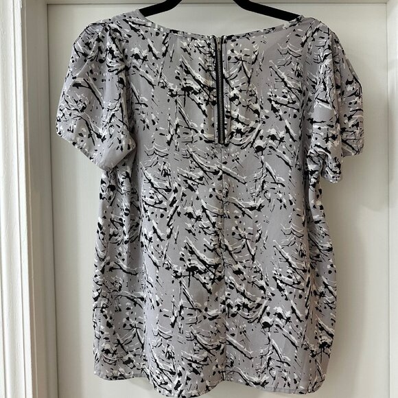 Forever 21 Black & White Paint Splatter Shirt with Zipper Back, Size Medium - Picture 3 of 3